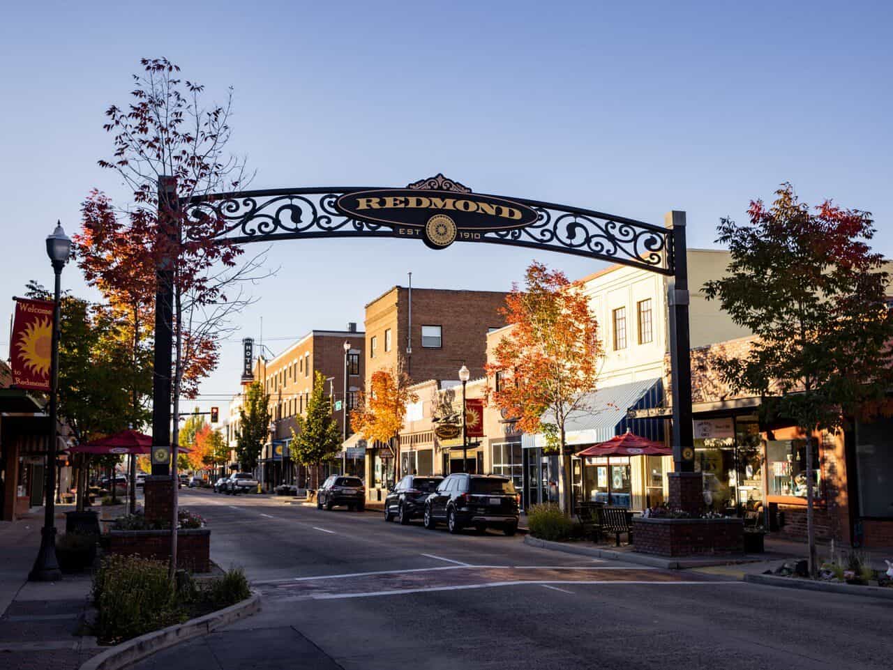 Arch gate entrance to downtown Redmond, Oregon. Arch gate entrance to downtown Redmond, Oregon.