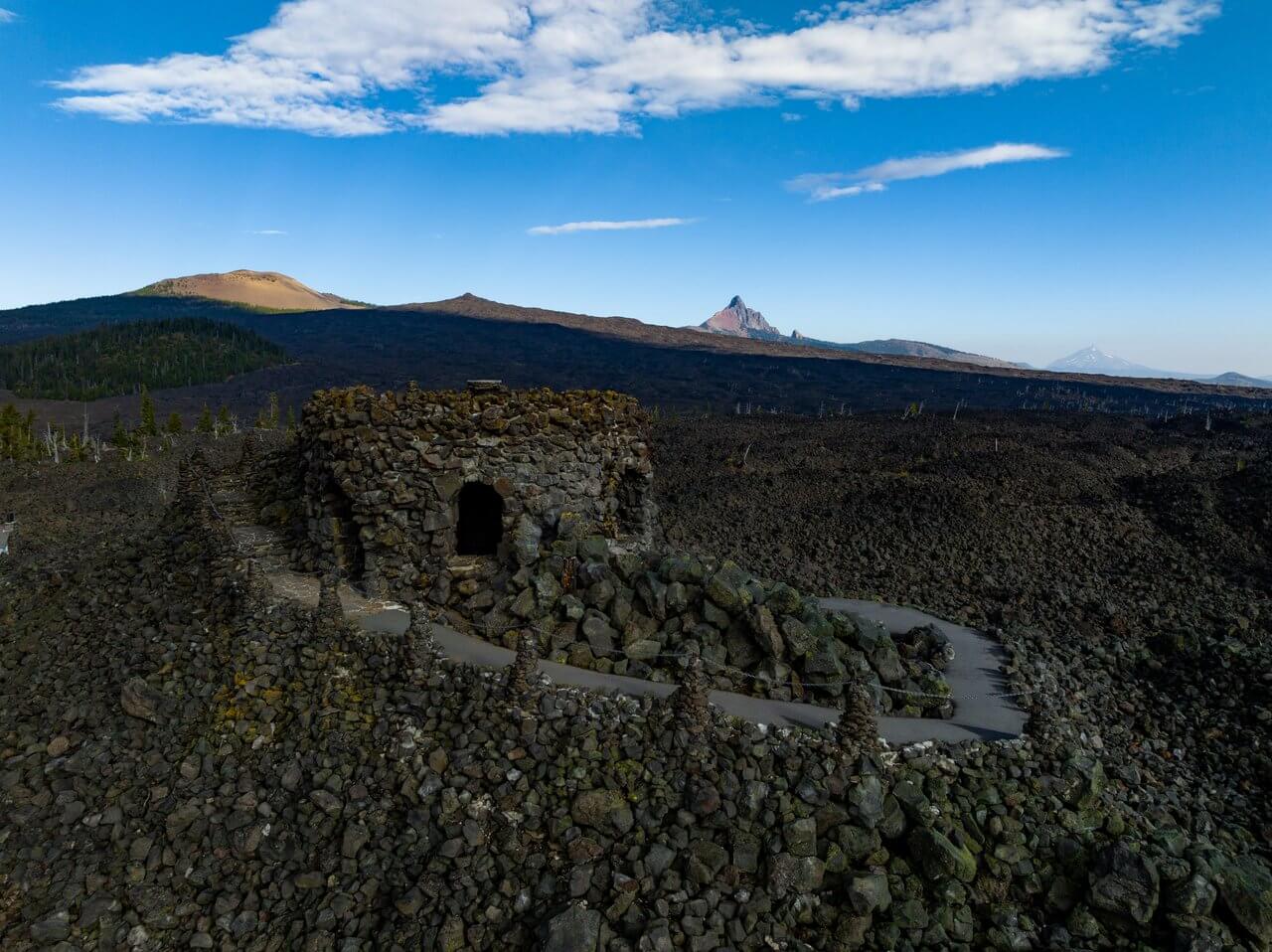 Dee Wright Observatory near Sisters, Oregon Dee Wright Observatory near Sisters, Oregon